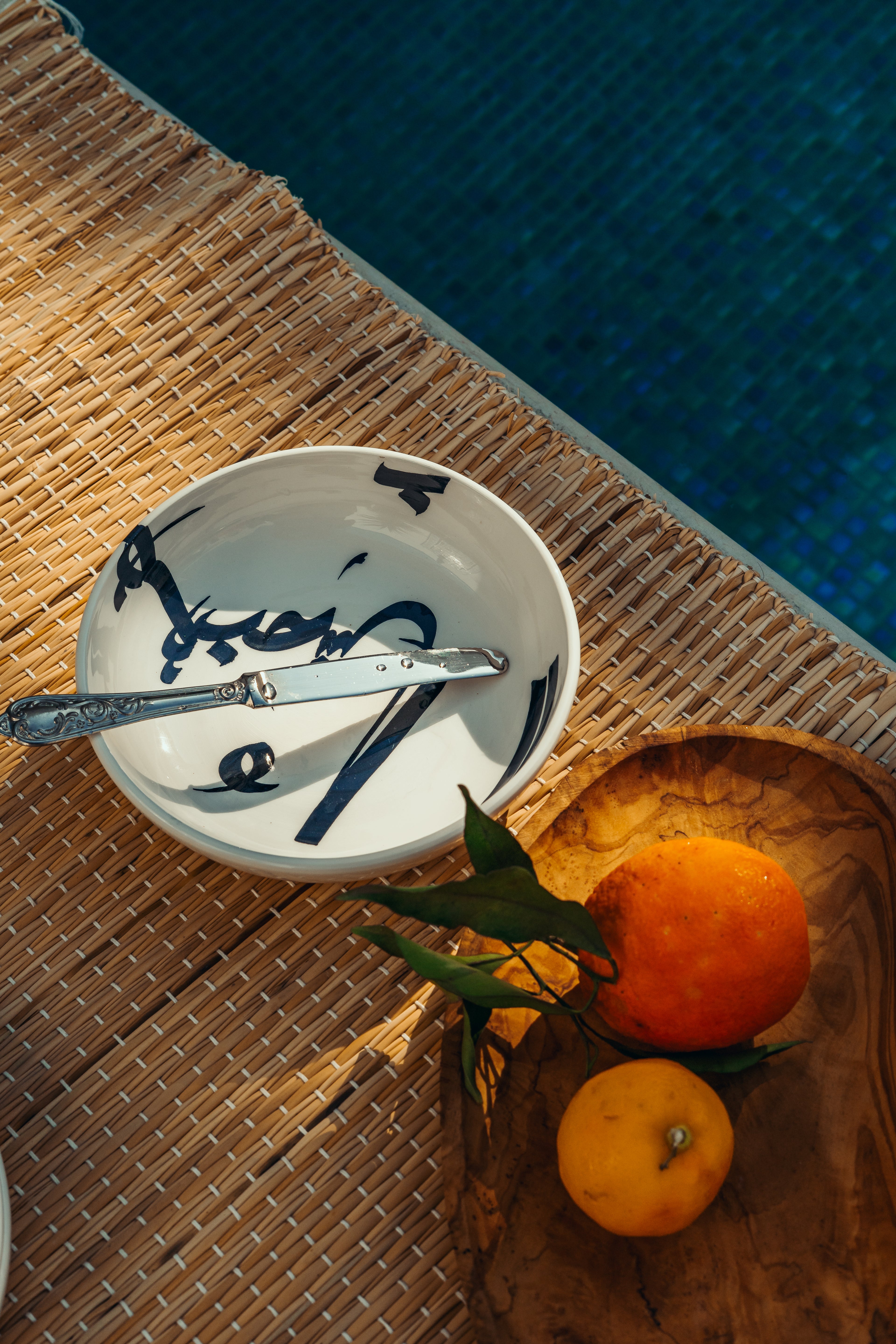 ASSIETTE CREUSE | CALLIGRAPHIE NOIRE