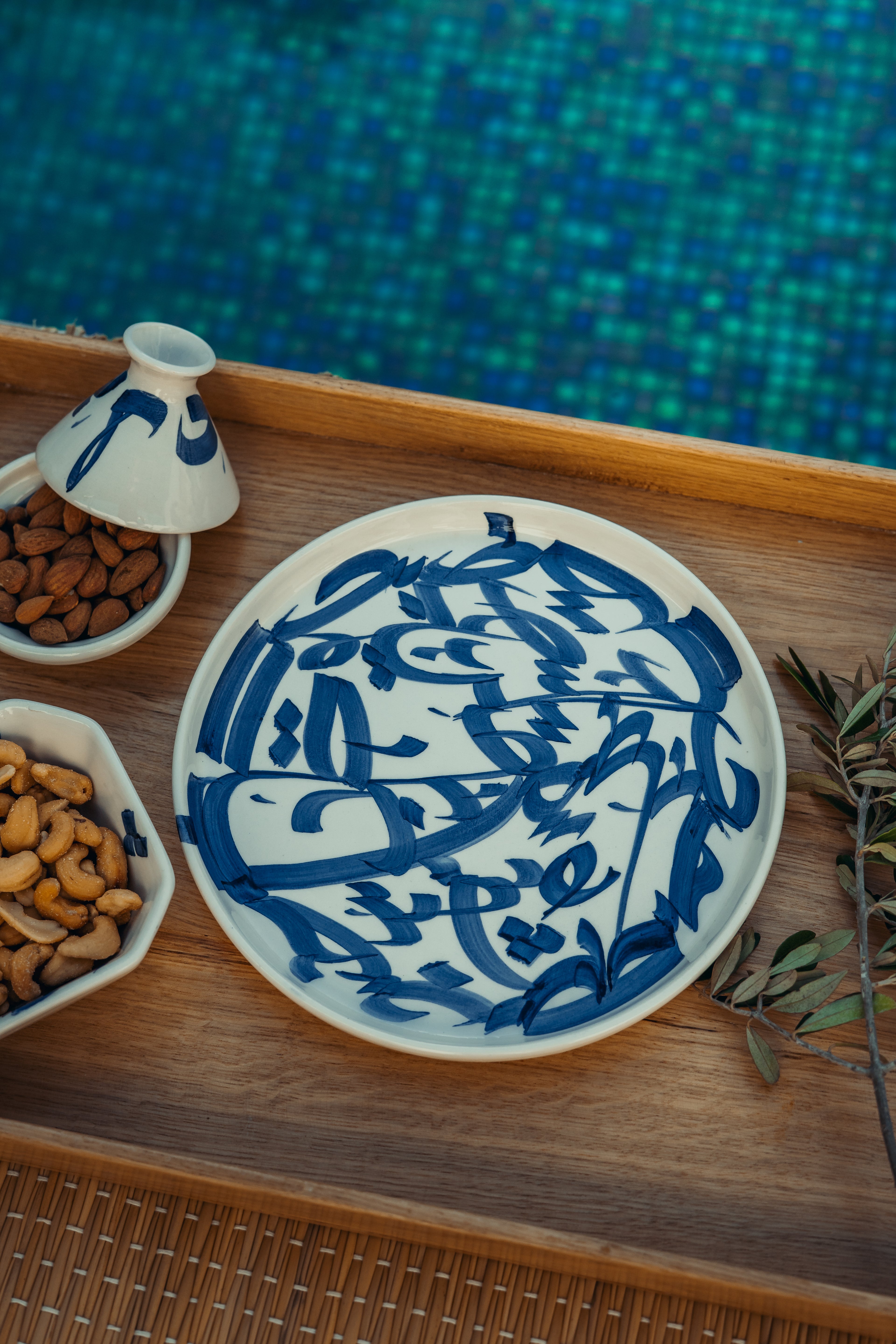 GRANDE ASSIETTE | CALLIGRAPHIE BLEUE