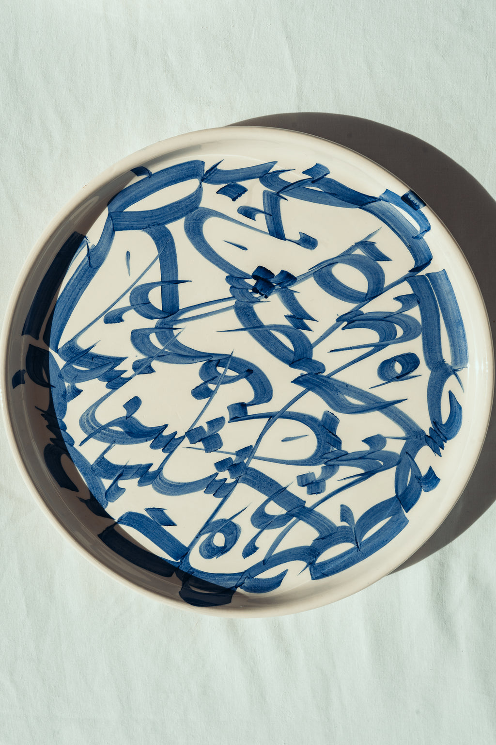 GRANDE ASSIETTE | CALLIGRAPHIE BLEUE