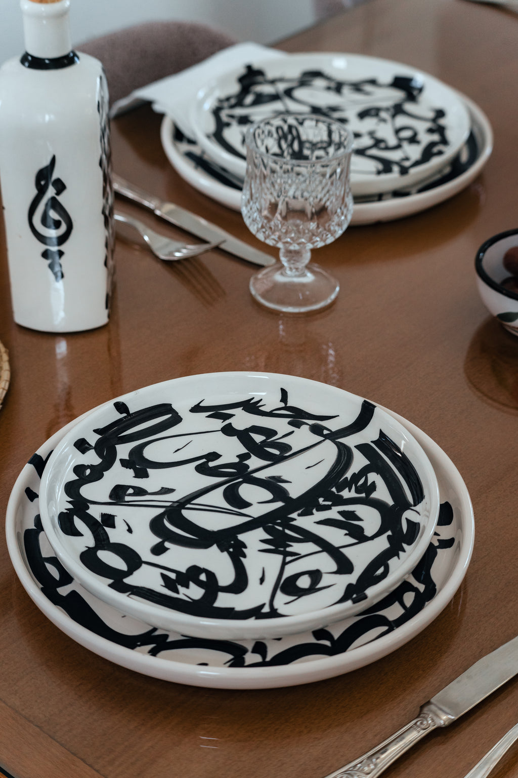 GRANDE ASSIETTE | CALLIGRAPHIE NOIRE